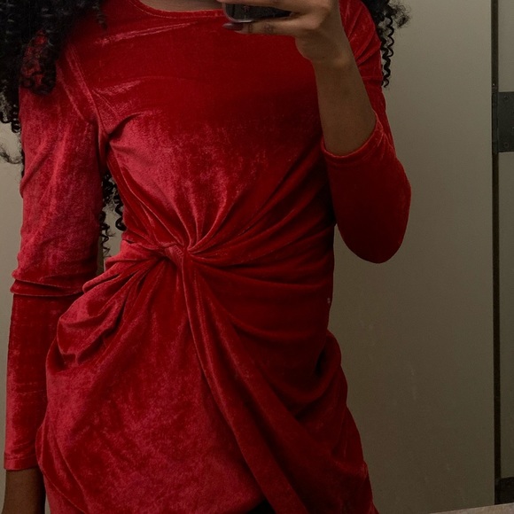 Beautiful red velvet dress - Picture 5 of 6